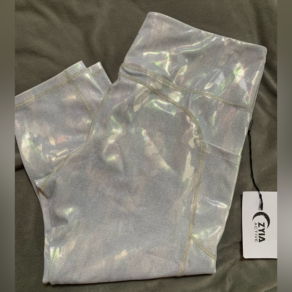 Silver Camo Metallic Pocket Light n Tight Hi-rise Capri Legging 20” Inseam